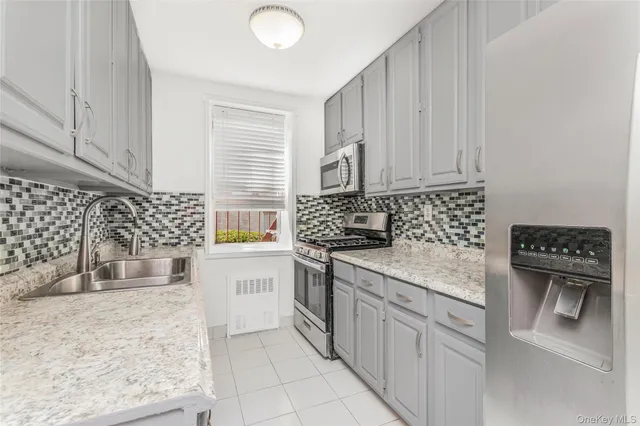 $159,000 | 679 Warburton Avenue, Unit 2R, Yonkers, NY 10701