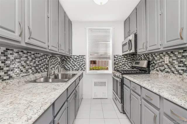 $159,000 | 679 Warburton Avenue, Unit 2R, Yonkers, NY 10701