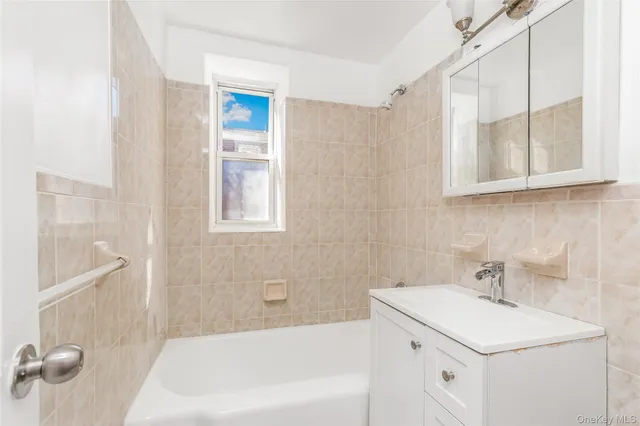 $159,000 | 679 Warburton Avenue, Unit 2R, Yonkers, NY 10701