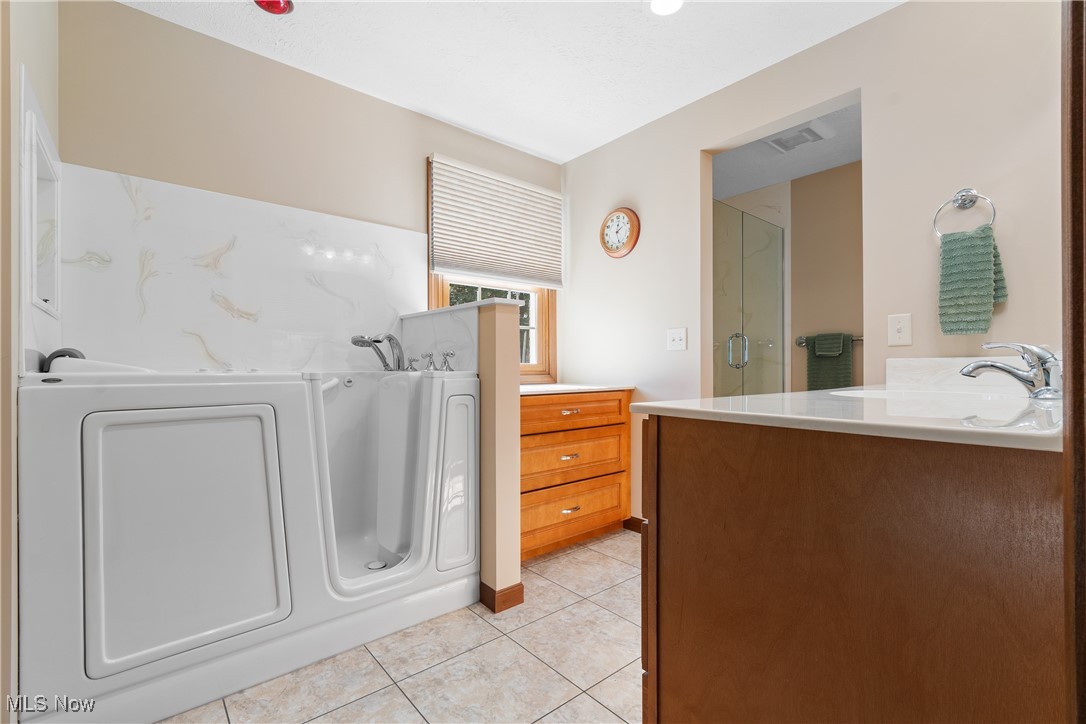 5765 Wiclif Road Northeast Canton, OH 44721 - Photo 13 of 31 Gallery Image 13