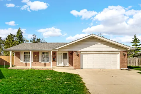 $299,999 | 16656 Woodlawn E Court, South Holland, IL 60473