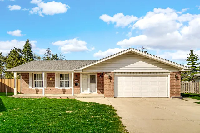 $299,999 | 16656 Woodlawn E Court, South Holland, IL 60473