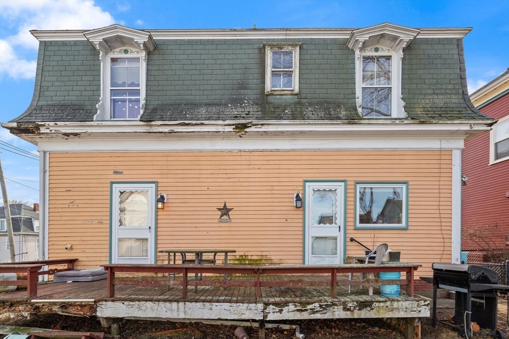 118 Prospect Street Gloucester, MA 01930 - Photo 31 of 36 a front view of a house