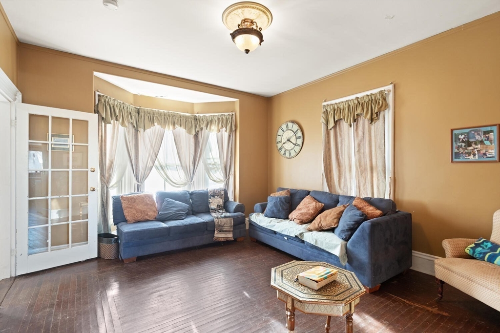 118 Prospect Street Gloucester, MA 01930 - Photo 9 of 36 a living room with furniture and a window