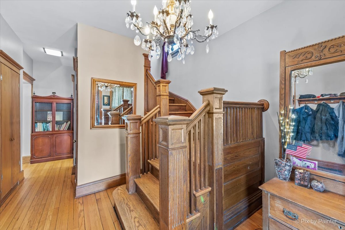 84 Kimbark Road Riverside, IL 60546 - Photo 3 of 40 a view of a hallway with wooden floor and entryway