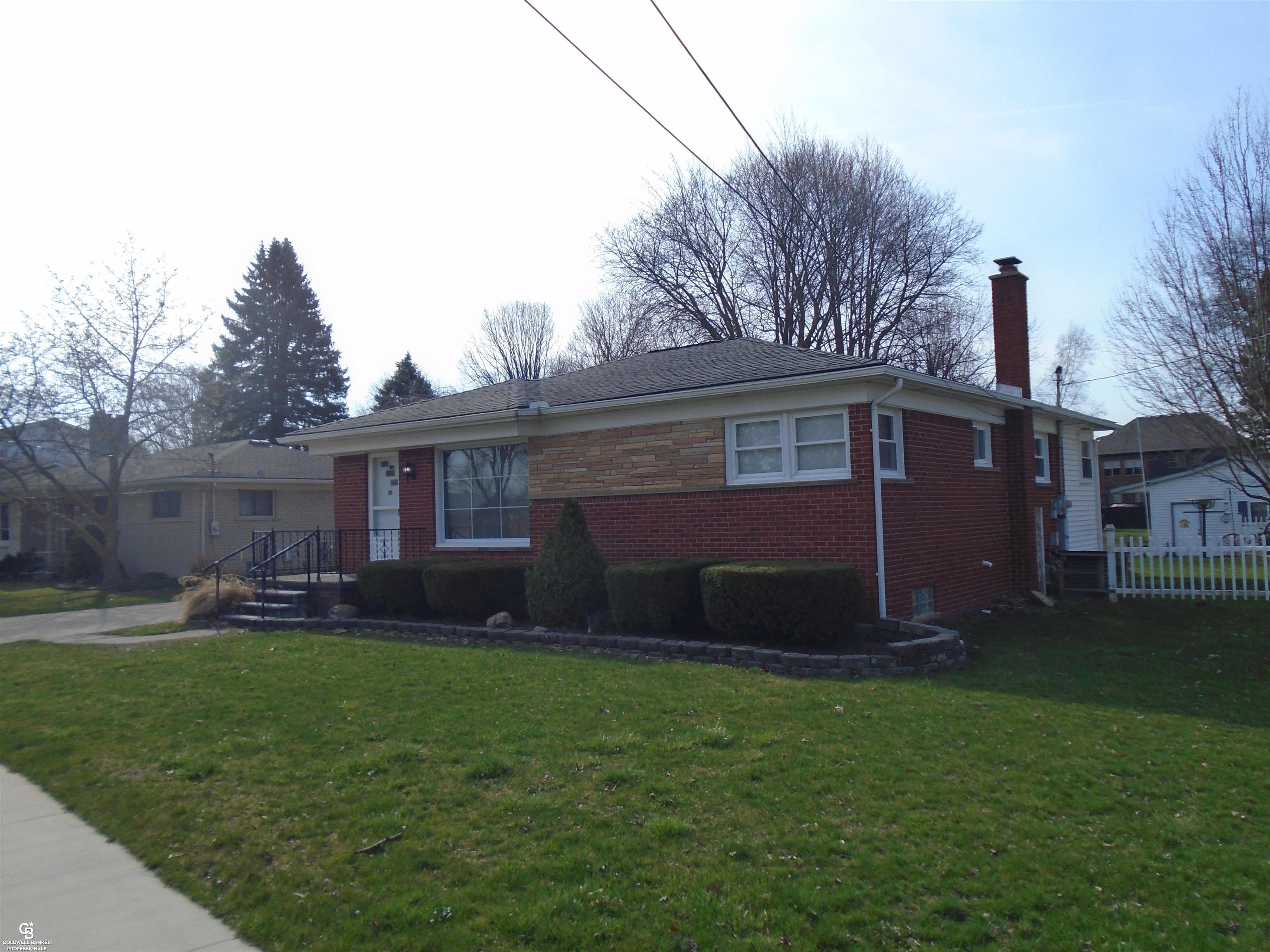 18138 22 Mile Road Macomb, MI 48044 - Photo 6 of 41