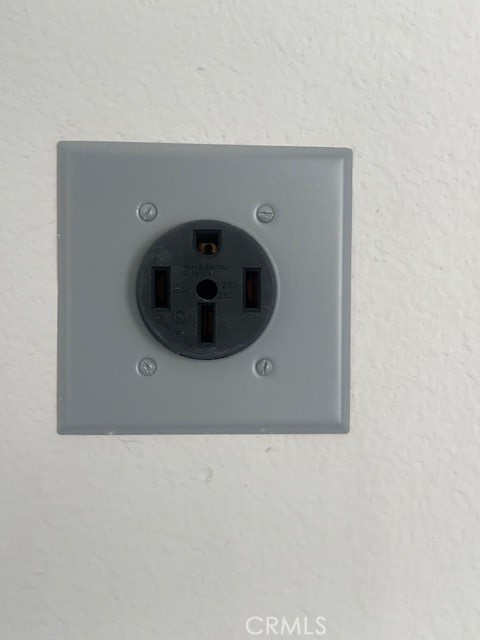 4235 East Rincon Street Ontario, CA 91761 - Photo 33 of 40 a utility room with washer and dryer