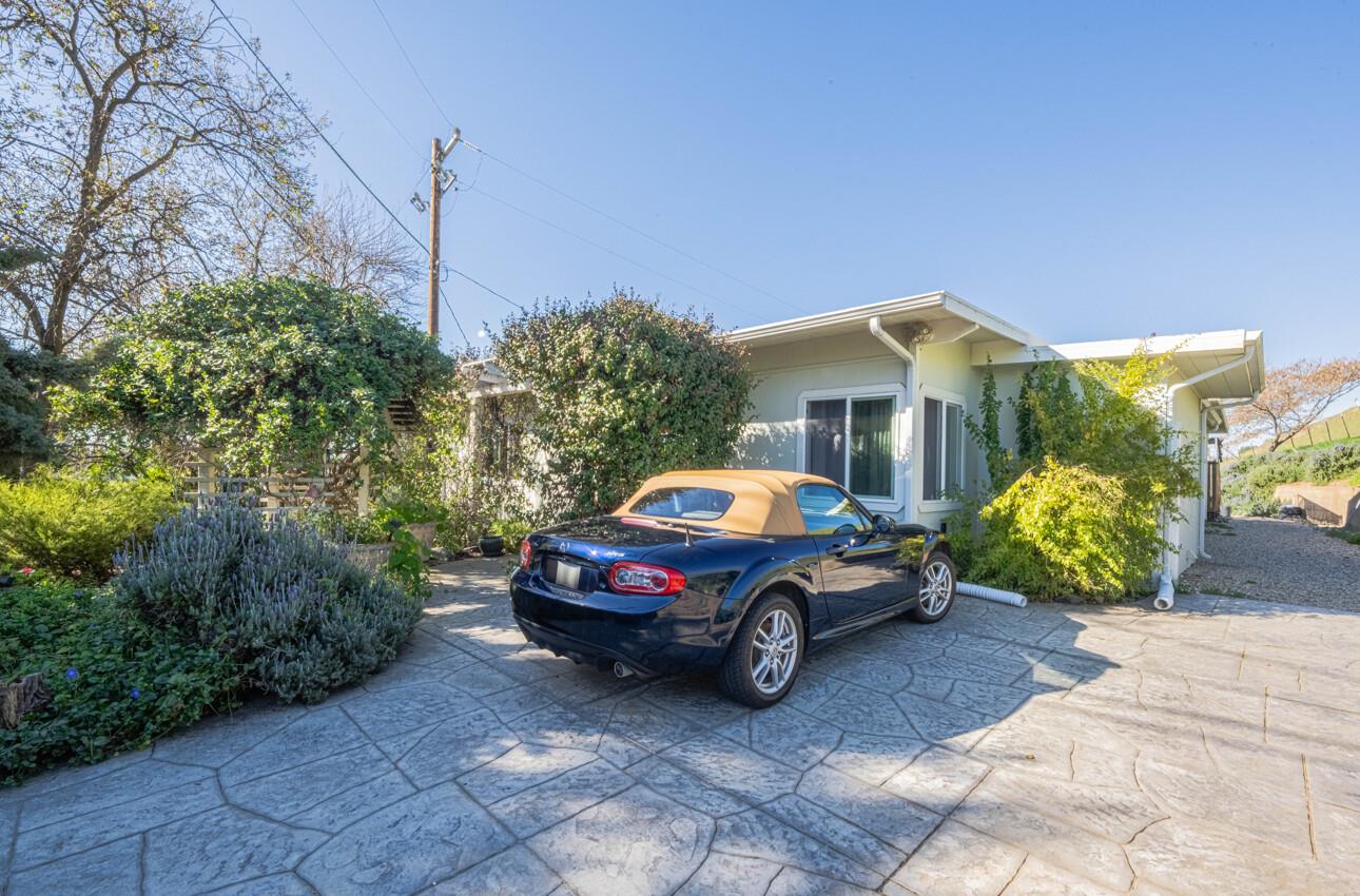 820 Comstock Road Hollister, CA 95023 - Photo 1 of 1