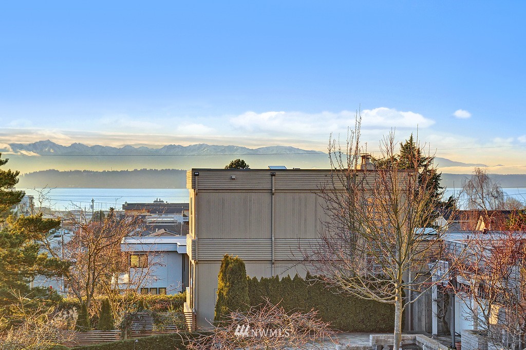 721 Maple Street Edmonds, WA 98020 - Photo 3 of 22
