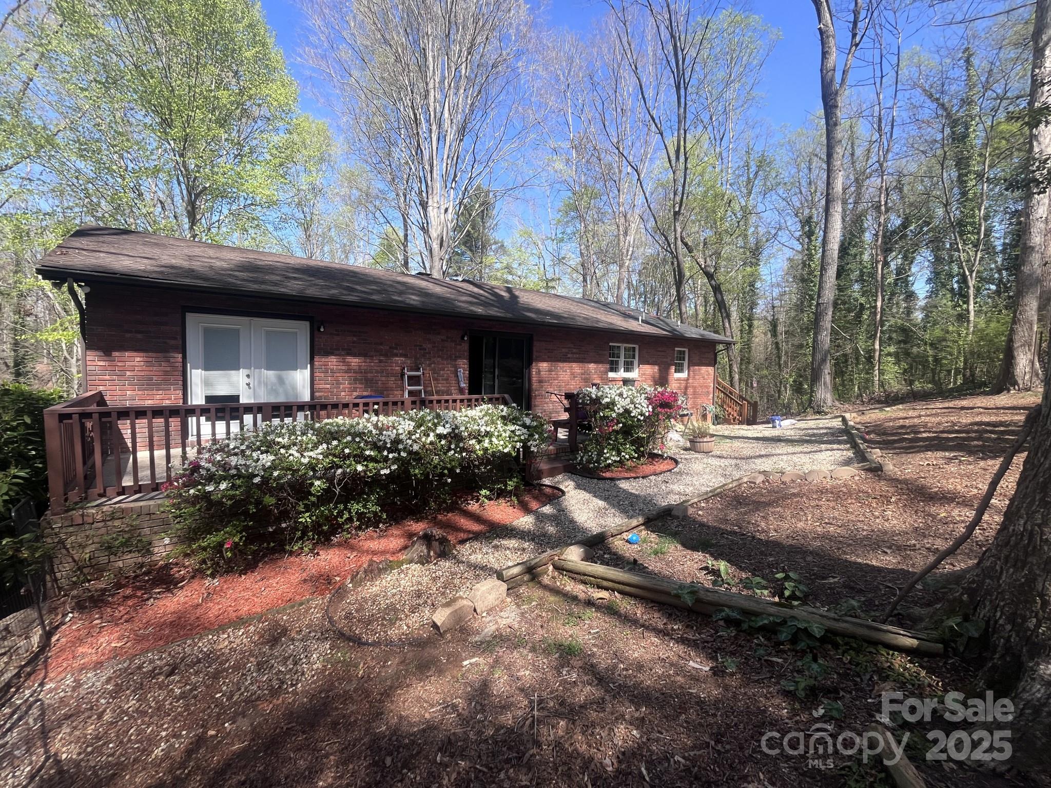 231 Davis Drive Morganton, NC 28655 - Photo 3 of 29