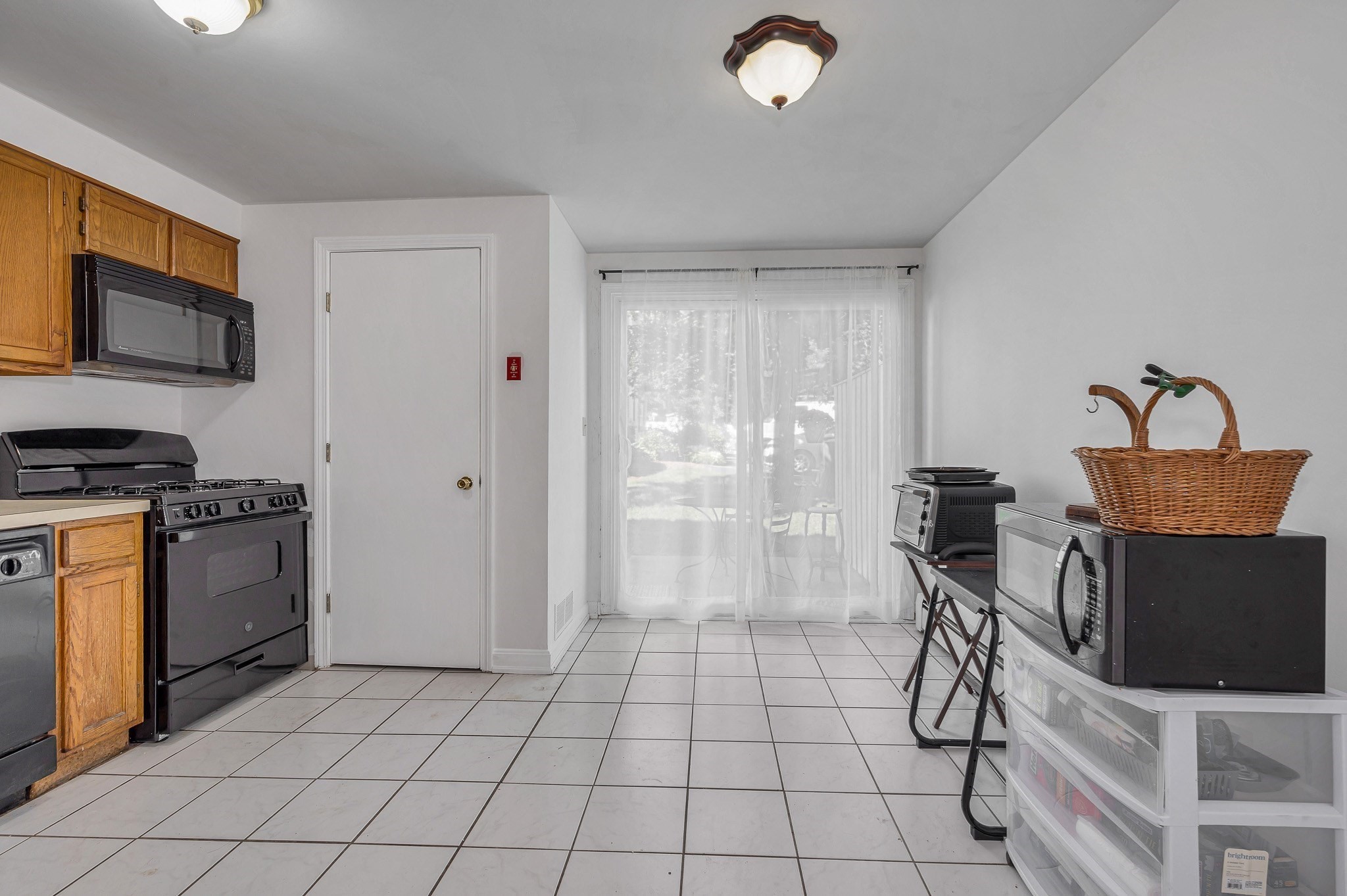 74 Roper Street, Unit F Lowell, MA 01852 - Photo 7 of 23 Gallery Image 7