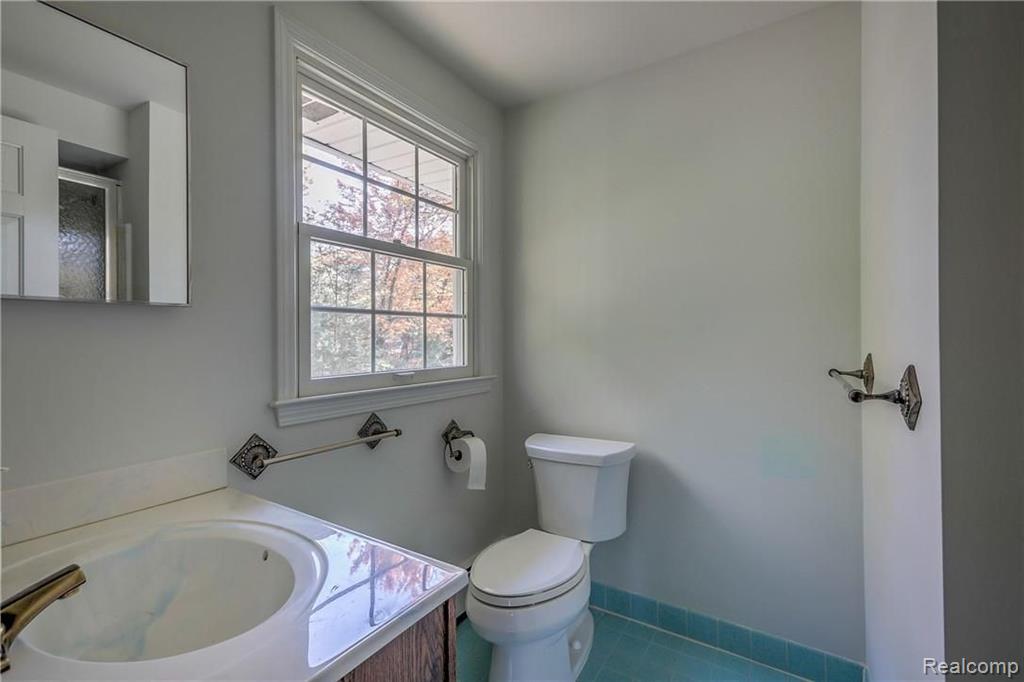 4828 Arrowhead Road West Bloomfield, MI 48323 - Photo 33 of 44 Gallery Image 33