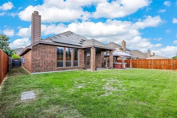 a view of a house with backyard and porch
