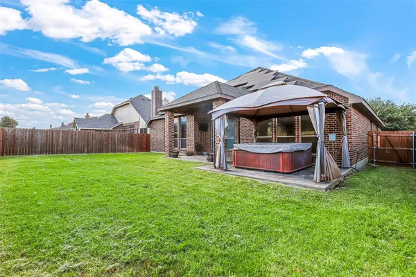 a view of a house with backyard and porch