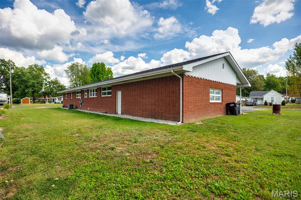 1107 West 6th Street Staunton, IL 62088 - Photo 5 of 29