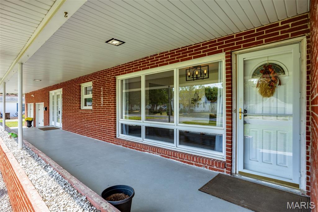 1107 West 6th Street Staunton, IL 62088 - Photo 6 of 29