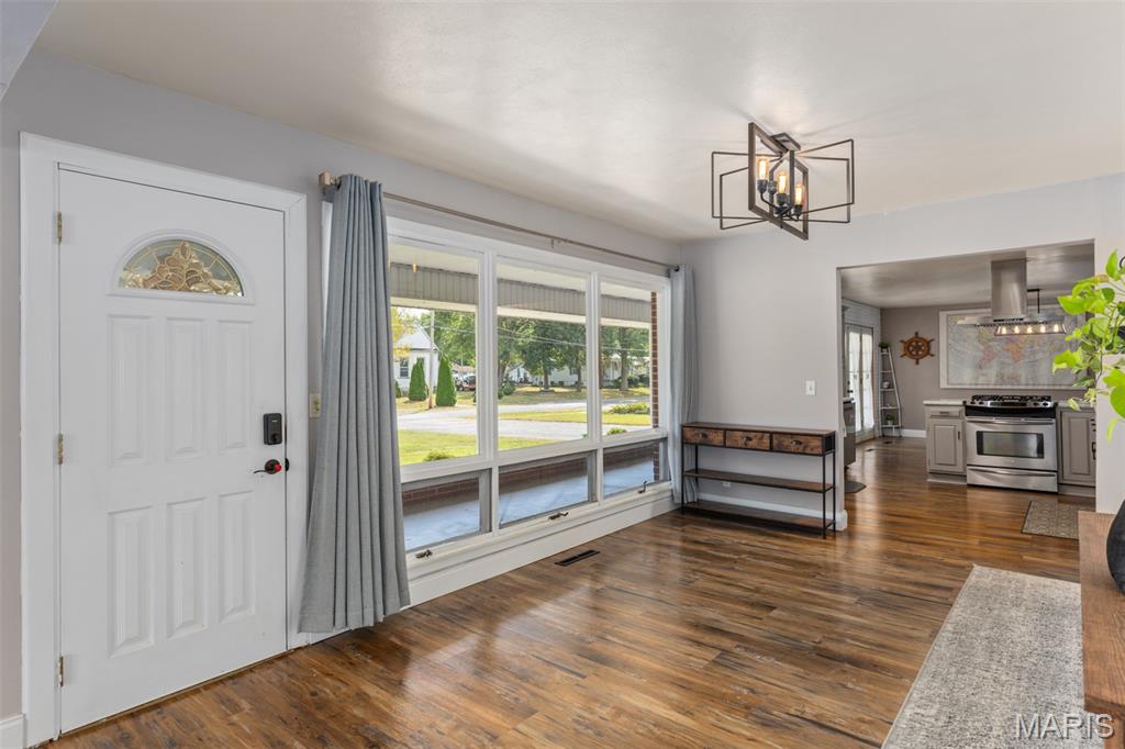 1107 West 6th Street Staunton, IL 62088 - Photo 7 of 29