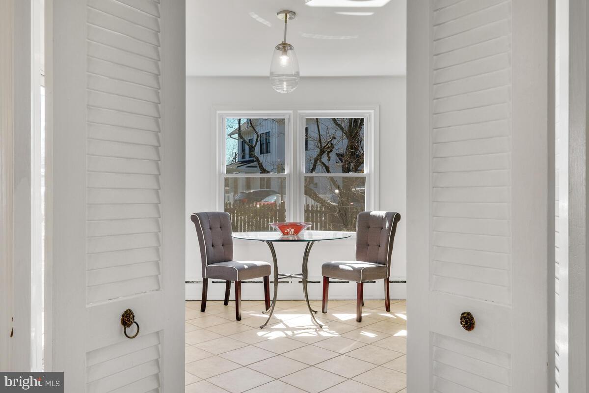 5 Vassar Circle Glen Echo, MD 20812 - Photo 12 of 46 Eat-In Kitchen