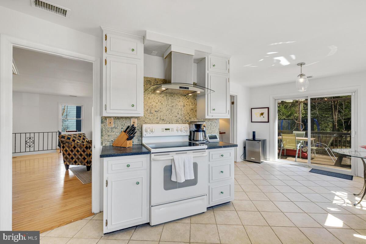 5 Vassar Circle Glen Echo, MD 20812 - Photo 15 of 46 Kitchen