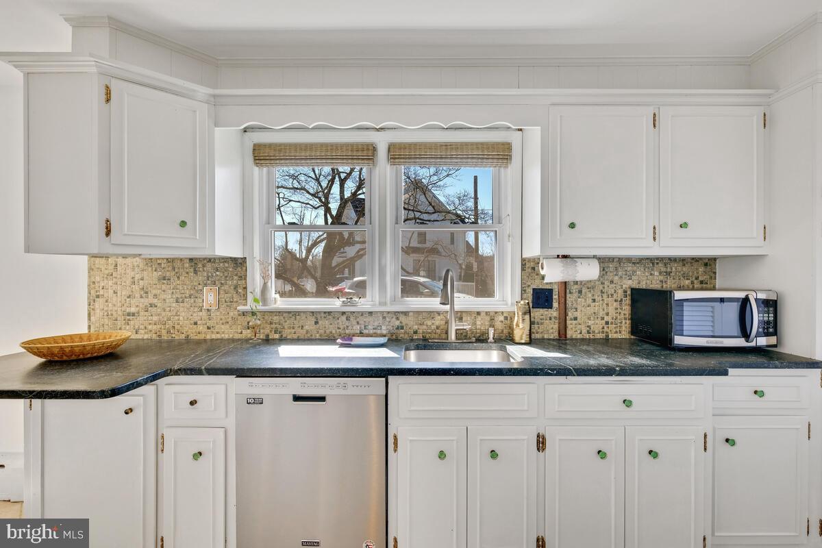 5 Vassar Circle Glen Echo, MD 20812 - Photo 17 of 46 Kitchen