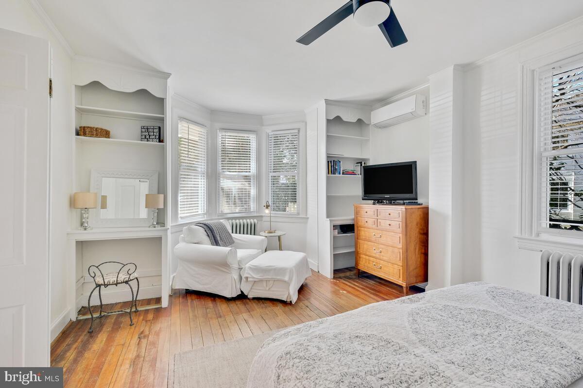 5 Vassar Circle Glen Echo, MD 20812 - Photo 25 of 46 Primary Bedroom- Built-Ins and a Bay Window Nook