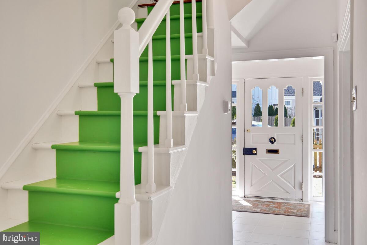 5 Vassar Circle Glen Echo, MD 20812 - Photo 30 of 46 Steps to Upper Level