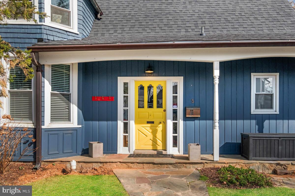 5 Vassar Circle Glen Echo, MD 20812 - Photo 4 of 46