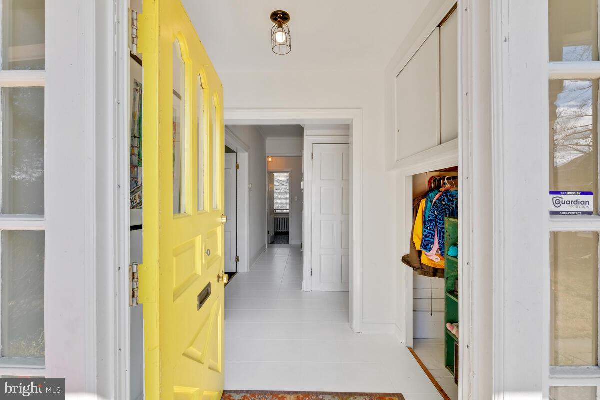 5 Vassar Circle Glen Echo, MD 20812 - Photo 5 of 46 Main Level Welcomes All