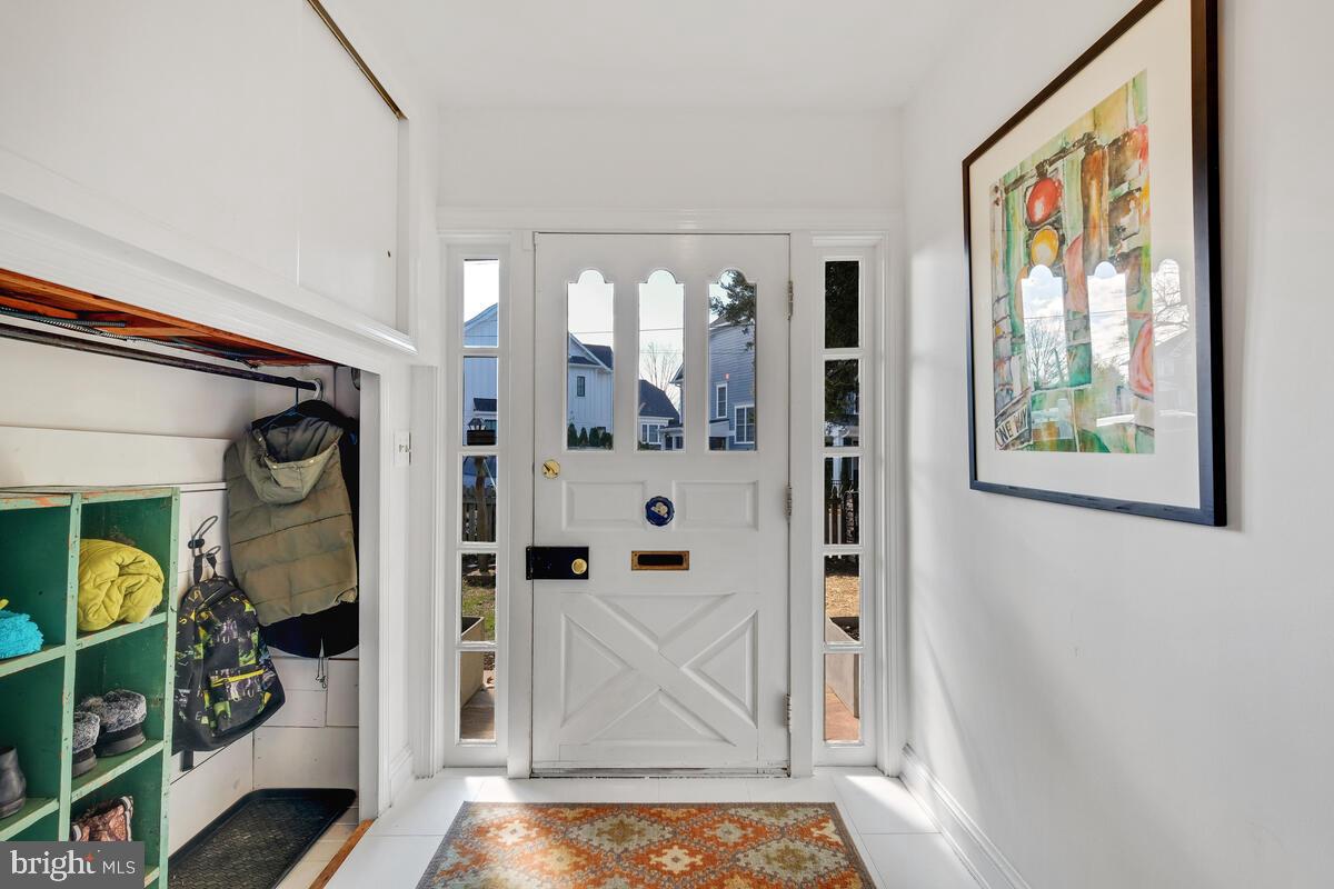 5 Vassar Circle Glen Echo, MD 20812 - Photo 6 of 46 Entrance