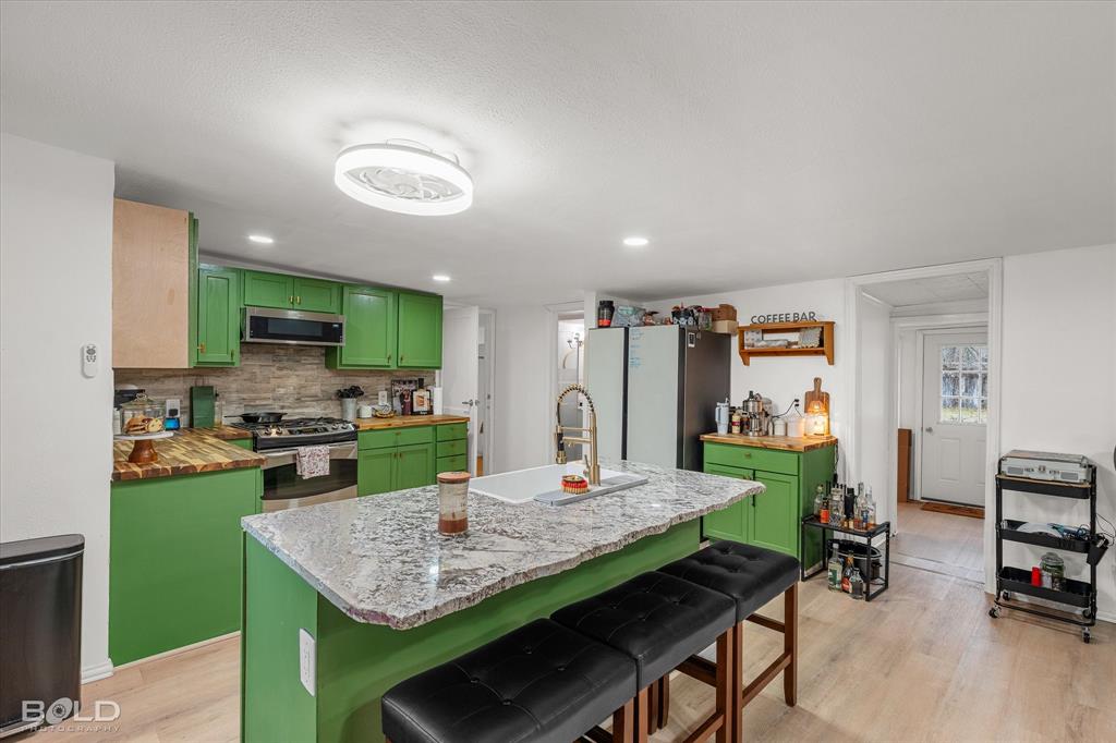 116 Thomas Street Oil City, LA 71061 - Photo 2 of 31