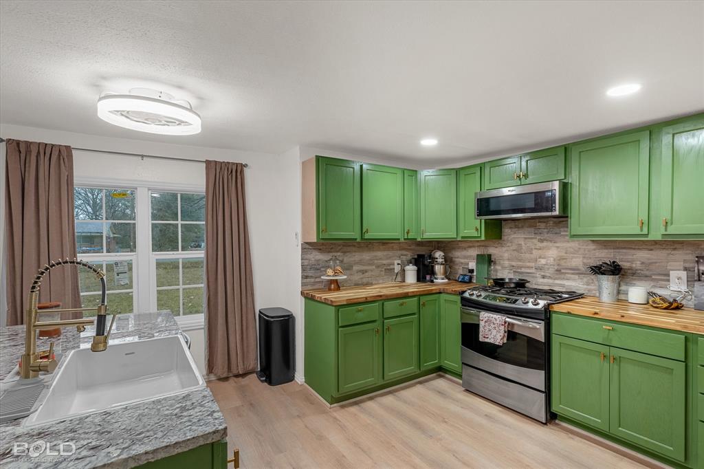 116 Thomas Street Oil City, LA 71061 - Photo 3 of 31