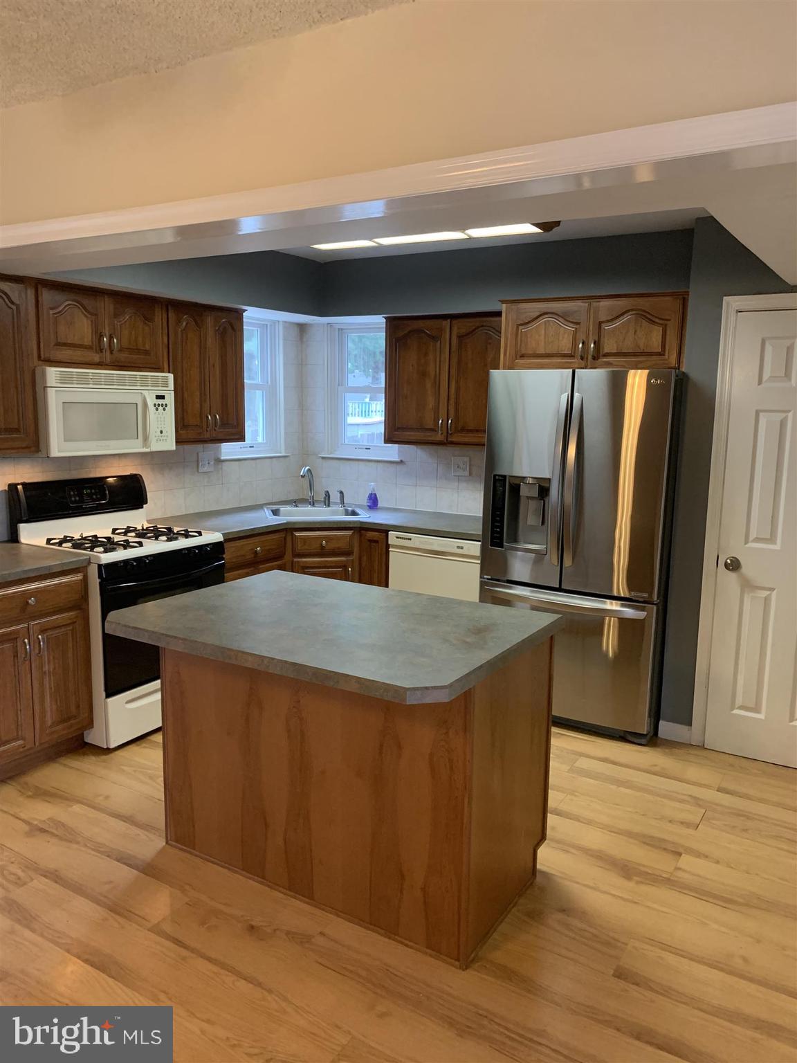 302 Hunters Road Swedesboro, NJ 08085 - Photo 6 of 18 Gallery Image 6