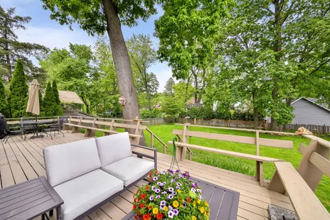 $938,000 | 541 Park Row, Glen Ellyn, IL 60137