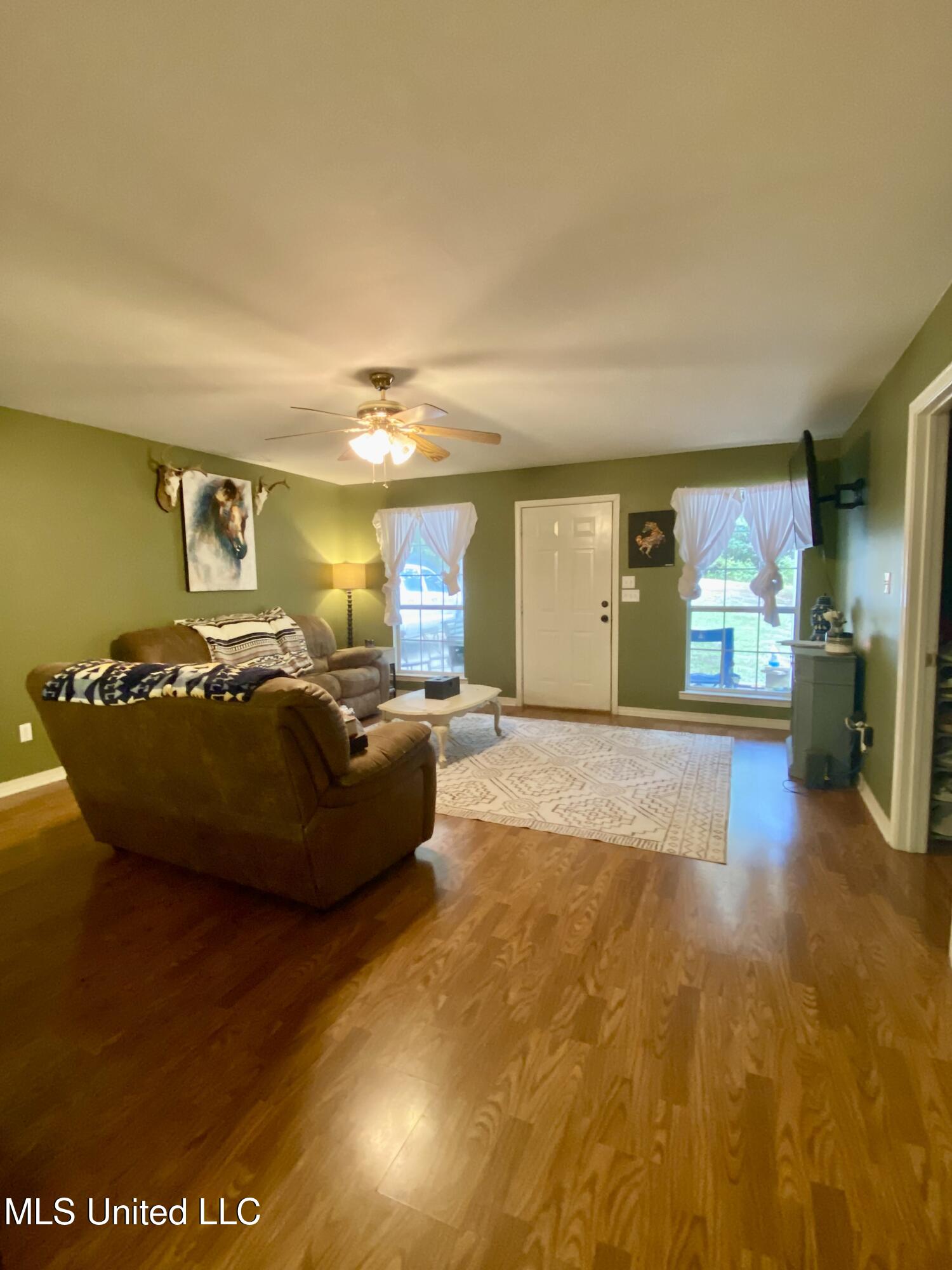 22 Uncle Pete Road Carriere, MS 39426 - Photo 5 of 17 5 Living area, IMG_4497