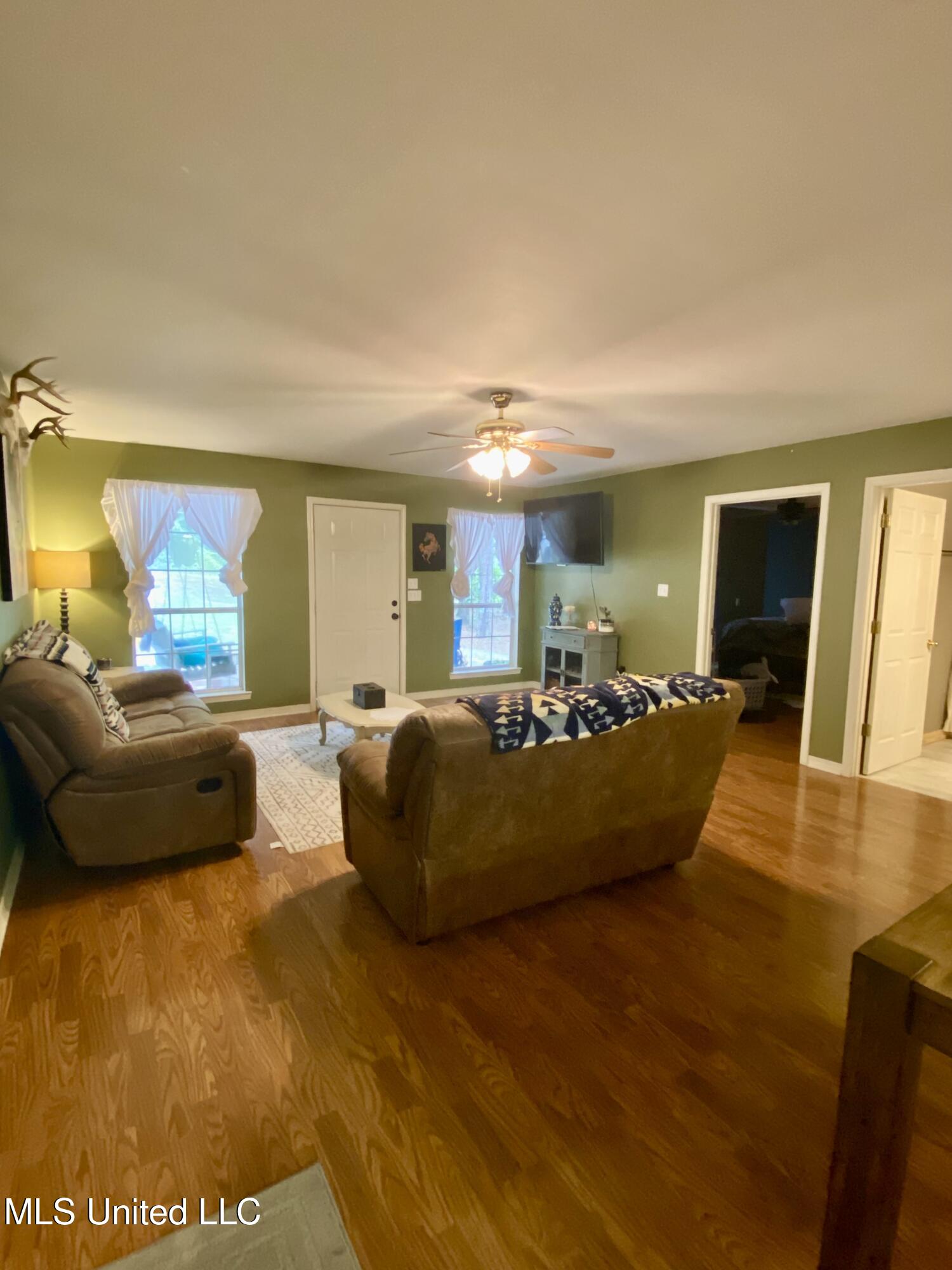 22 Uncle Pete Road Carriere, MS 39426 - Photo 6 of 17 6 Living area, IMG_4495