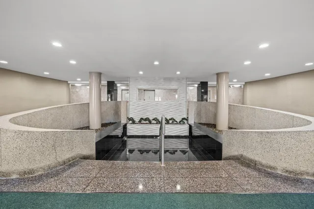 a view of a back yard