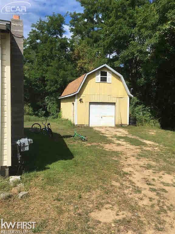 14091 Tuscola Road Clio, MI 48420 - Photo 3 of 17 21399292-2.JPG