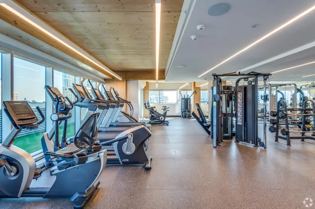 $7,495 | 700 East Kilbourn Avenue, Milwaukee, WI 53202