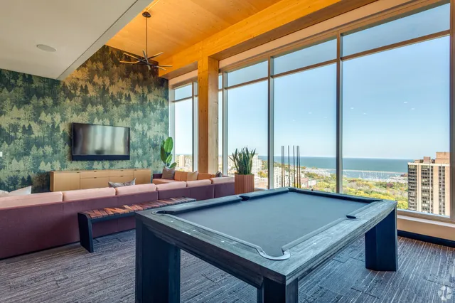 $7,495 | 700 East Kilbourn Avenue, Milwaukee, WI 53202