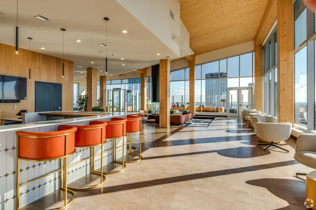 $7,495 | 700 East Kilbourn Avenue, Milwaukee, WI 53202