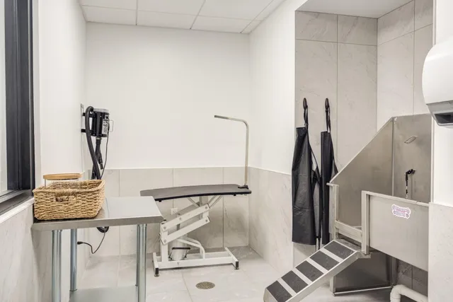 $7,495 | 700 East Kilbourn Avenue, Milwaukee, WI 53202