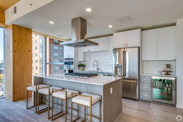 $7,495 | 700 East Kilbourn Avenue, Milwaukee, WI 53202