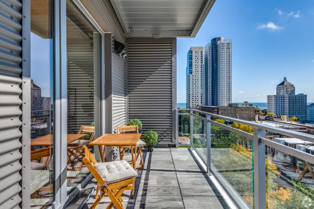 $7,495 | 700 East Kilbourn Avenue, Milwaukee, WI 53202