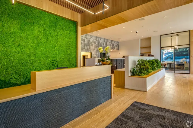 $7,495 | 700 East Kilbourn Avenue, Milwaukee, WI 53202