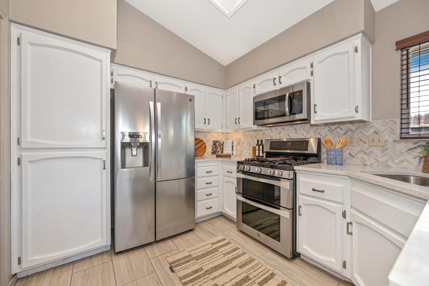 8277 Prior Way Antelope, CA 95843 - Photo 13 of 36