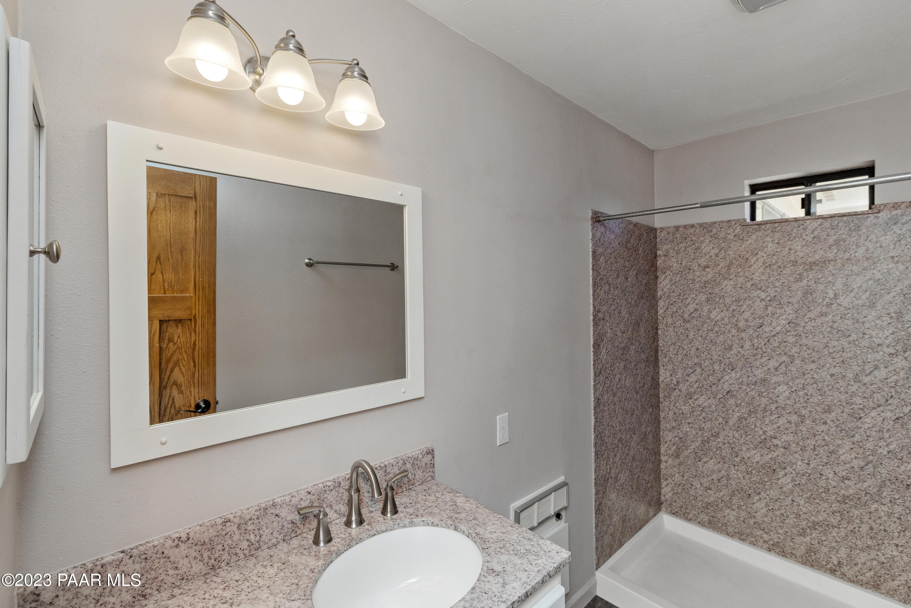 1340 West Oneal Road Prescott, AZ 86305 - Photo 11 of 29 Hall Bath