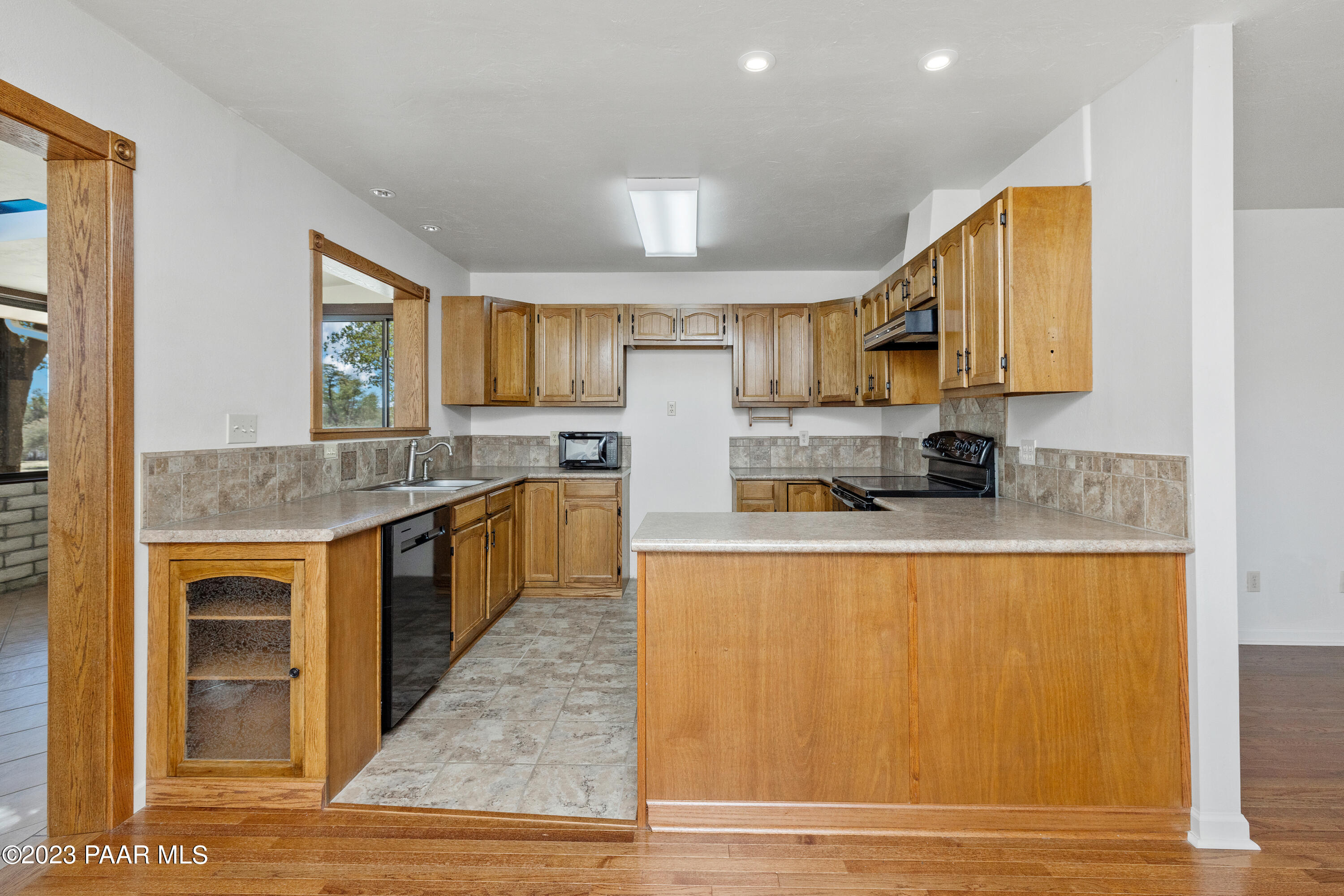 1340 West Oneal Road Prescott, AZ 86305 - Photo 4 of 29 Kitchen