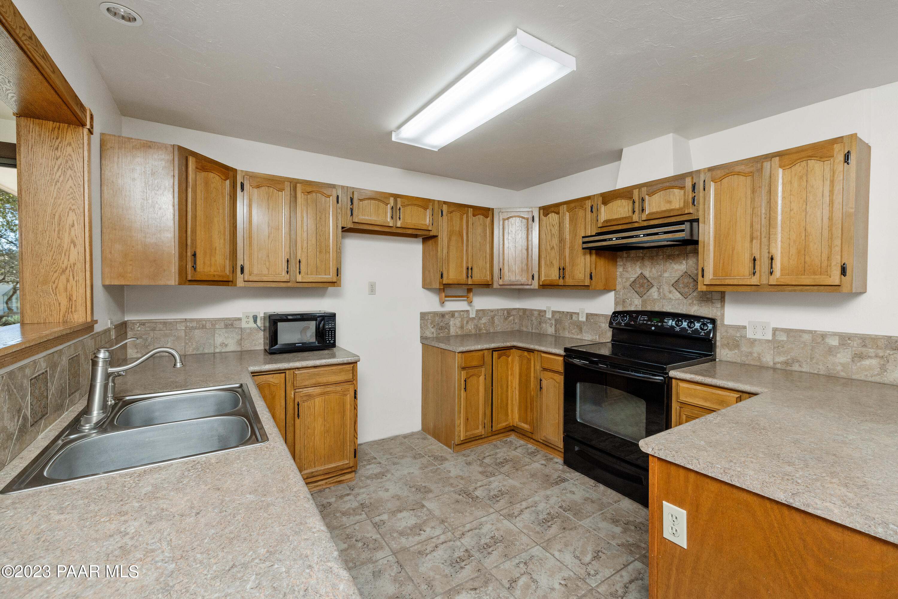 1340 West Oneal Road Prescott, AZ 86305 - Photo 5 of 29 Kitchen