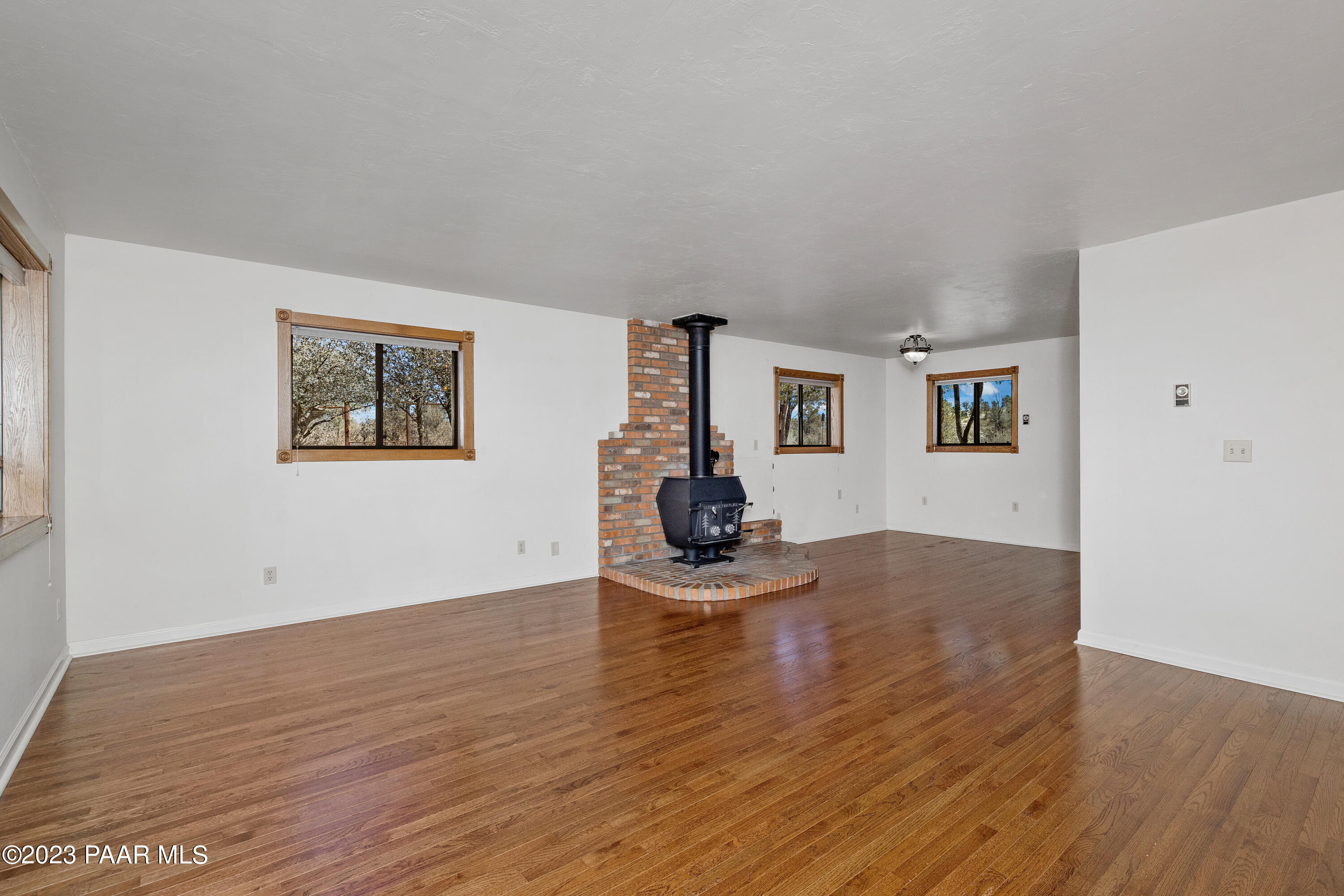 1340 West Oneal Road Prescott, AZ 86305 - Photo 6 of 29 Living Room