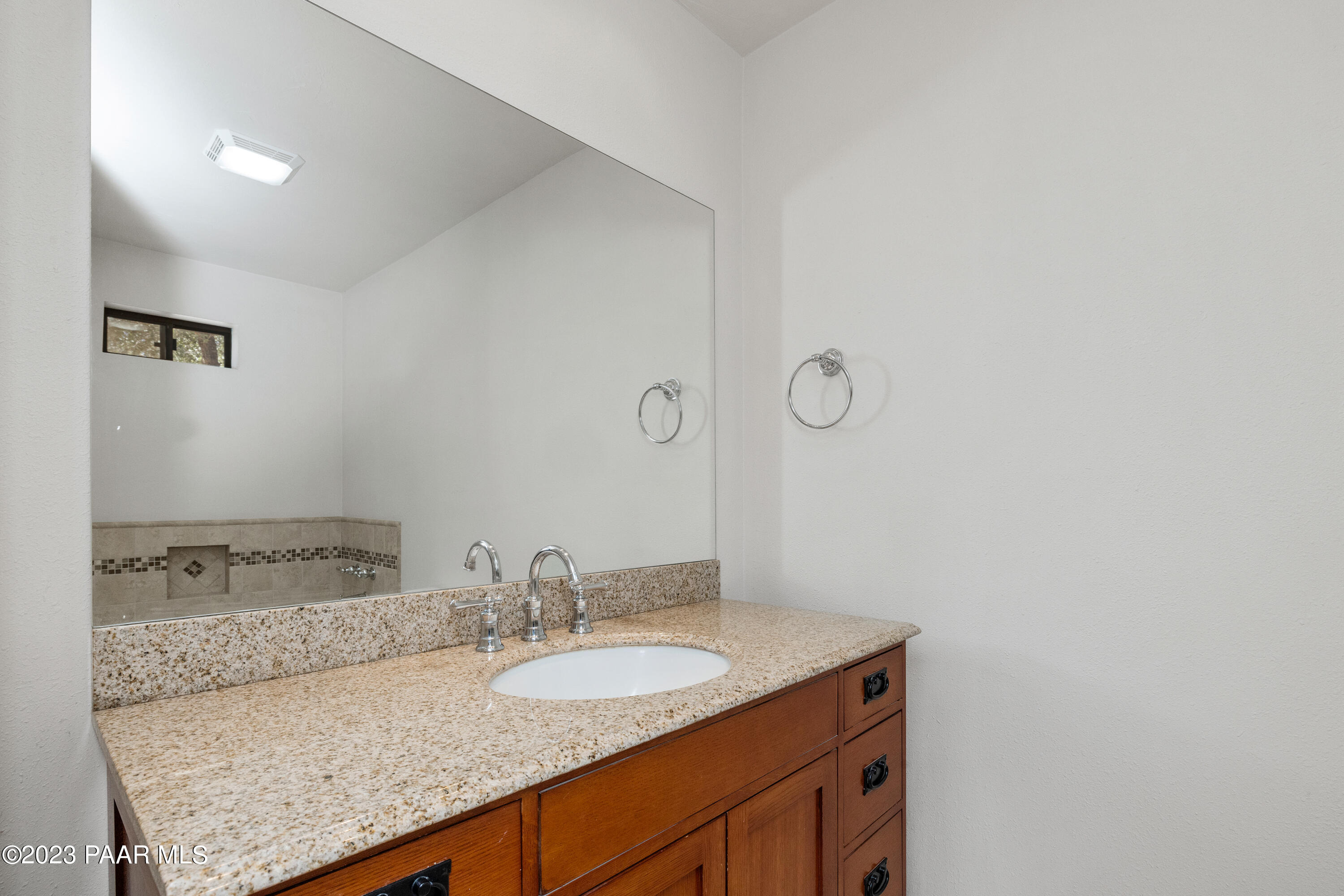 1340 West Oneal Road Prescott, AZ 86305 - Photo 8 of 29 Master Bathroom